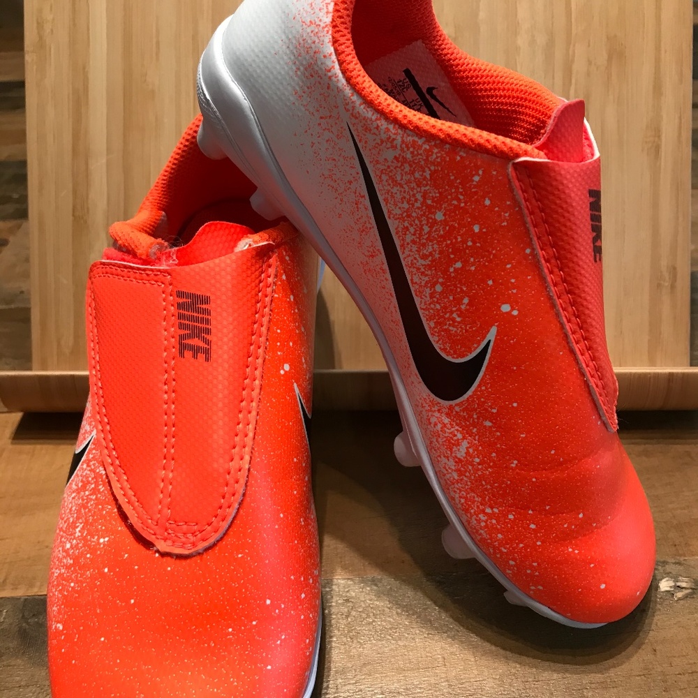 Nike Jr. Vapor 12 Club Little Kids Soccer Shoes